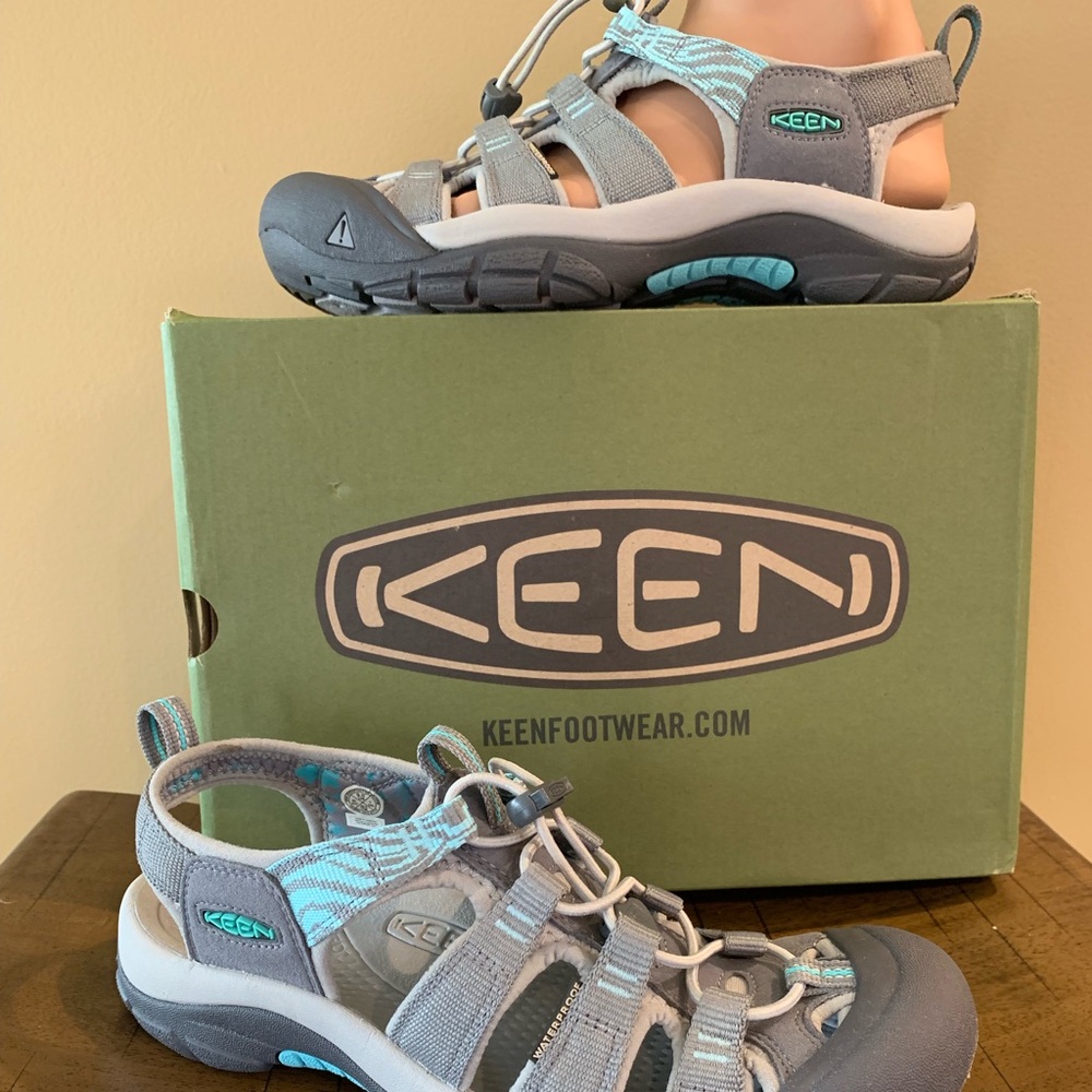 NEW ..KEEN Newport hydro water Sandal Sz 6